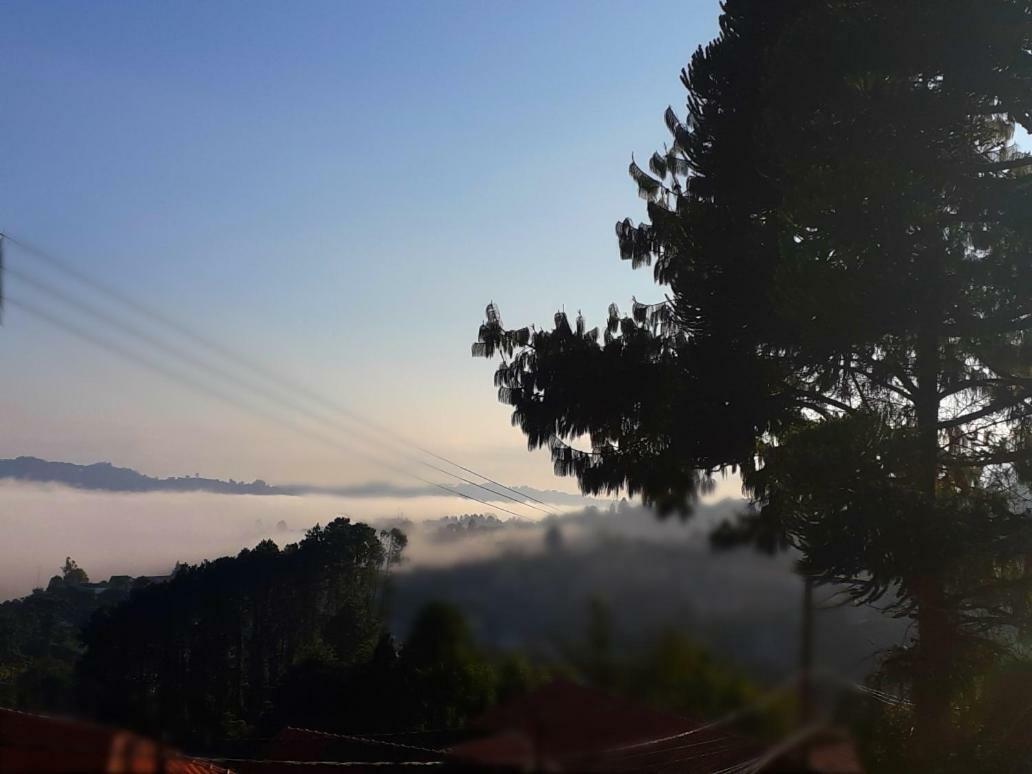 Casa de hóspedes Refugio Da Serra Suites Campos do Jordão